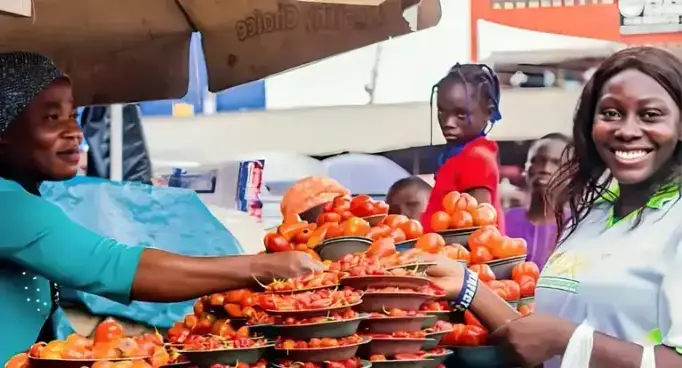 SundryAgro personal shopper at the market, buying items ordered by customer