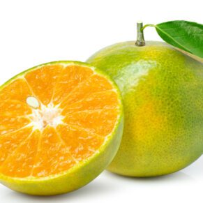Tangerine,(clementine),Orange,Fruit,With,Green,Leaf,And,Cut,In Orange (Unripe)